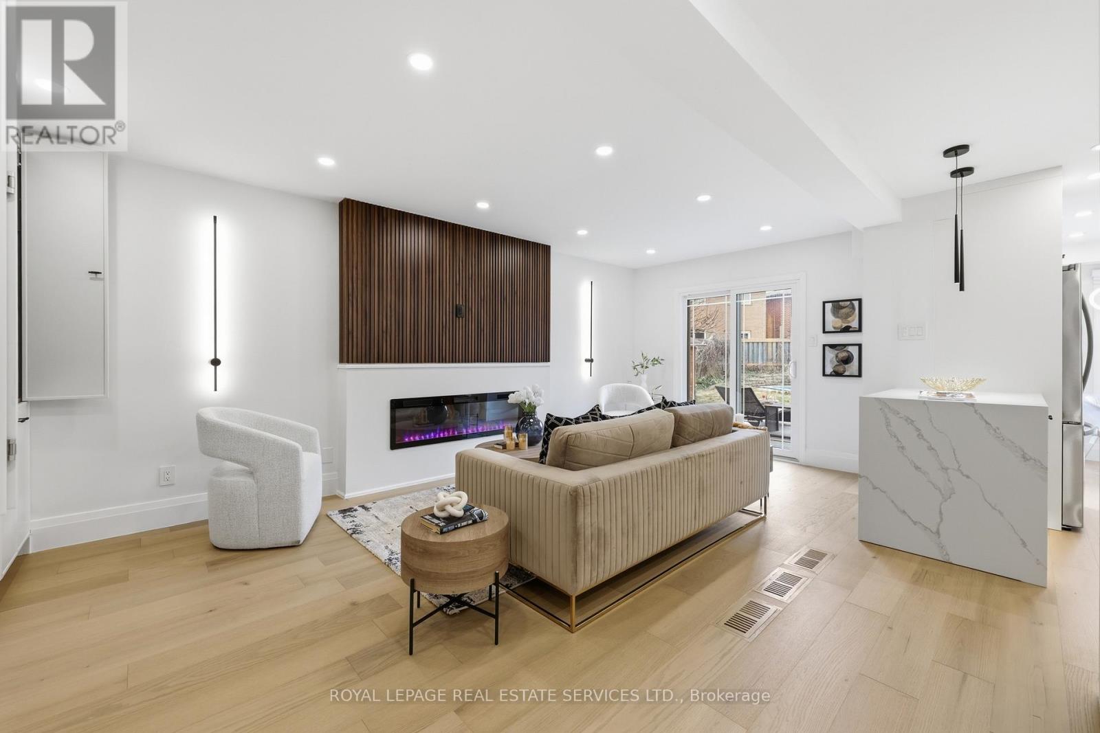 1332 Quinpool Court, Mississauga, Ontario  L5C 4J3 - Photo 13 - W12920398