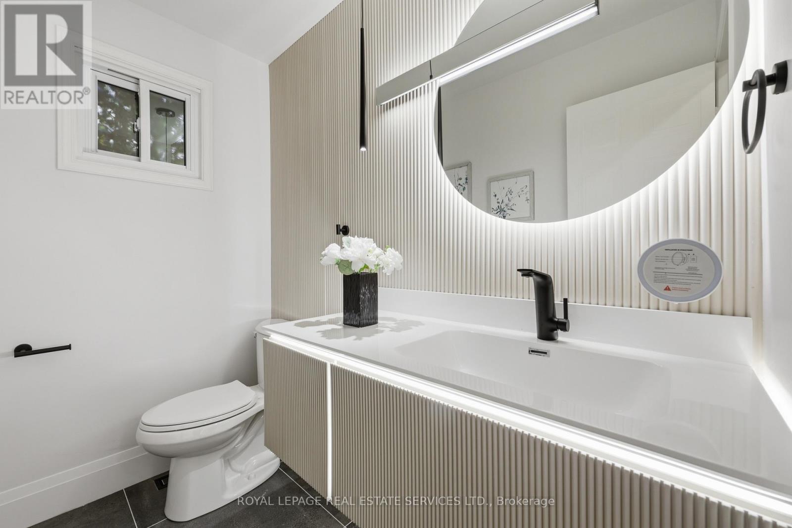 1332 Quinpool Court, Mississauga, Ontario  L5C 4J3 - Photo 18 - W12920398