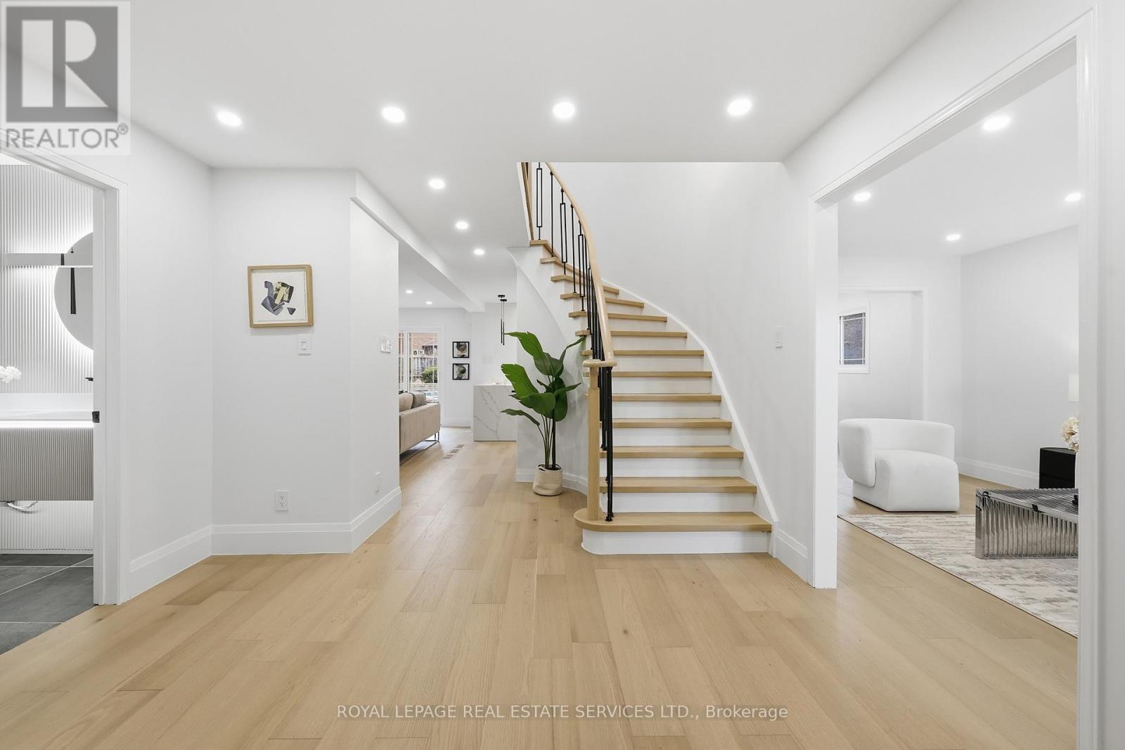 1332 QUINPOOL COURT, Mississauga, Ontario