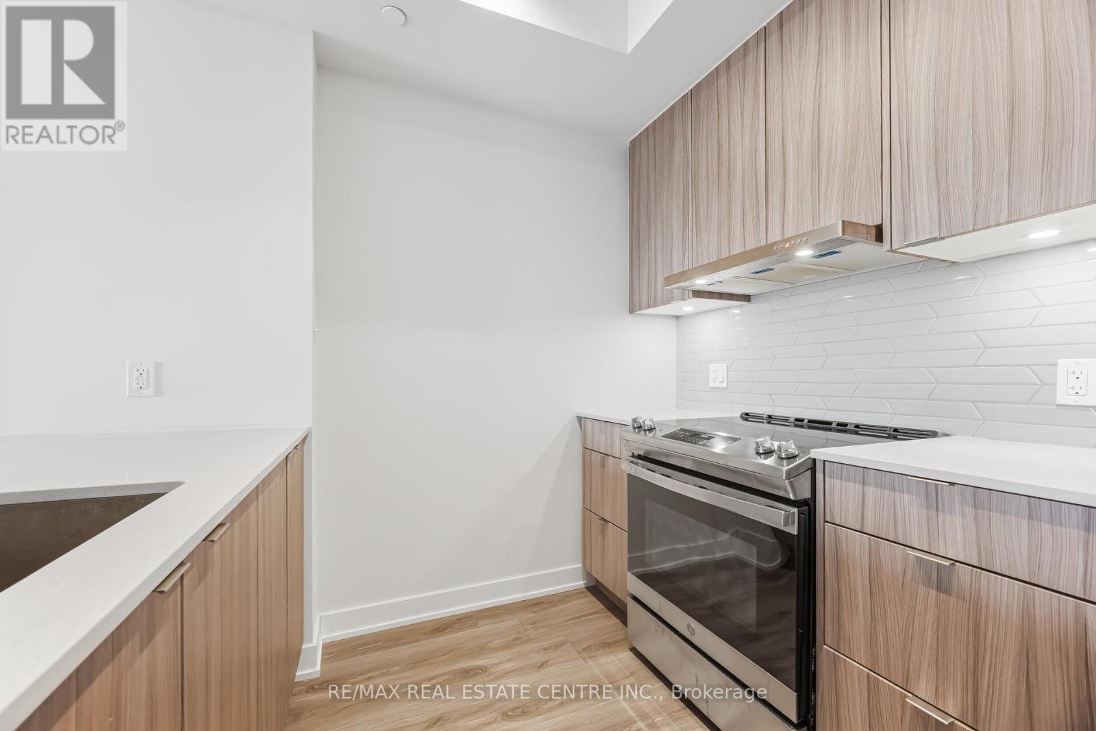 1402 - 4130 Parkside Village Drive, Mississauga, Ontario  L5B 3M8 - Photo 11 - W12812458