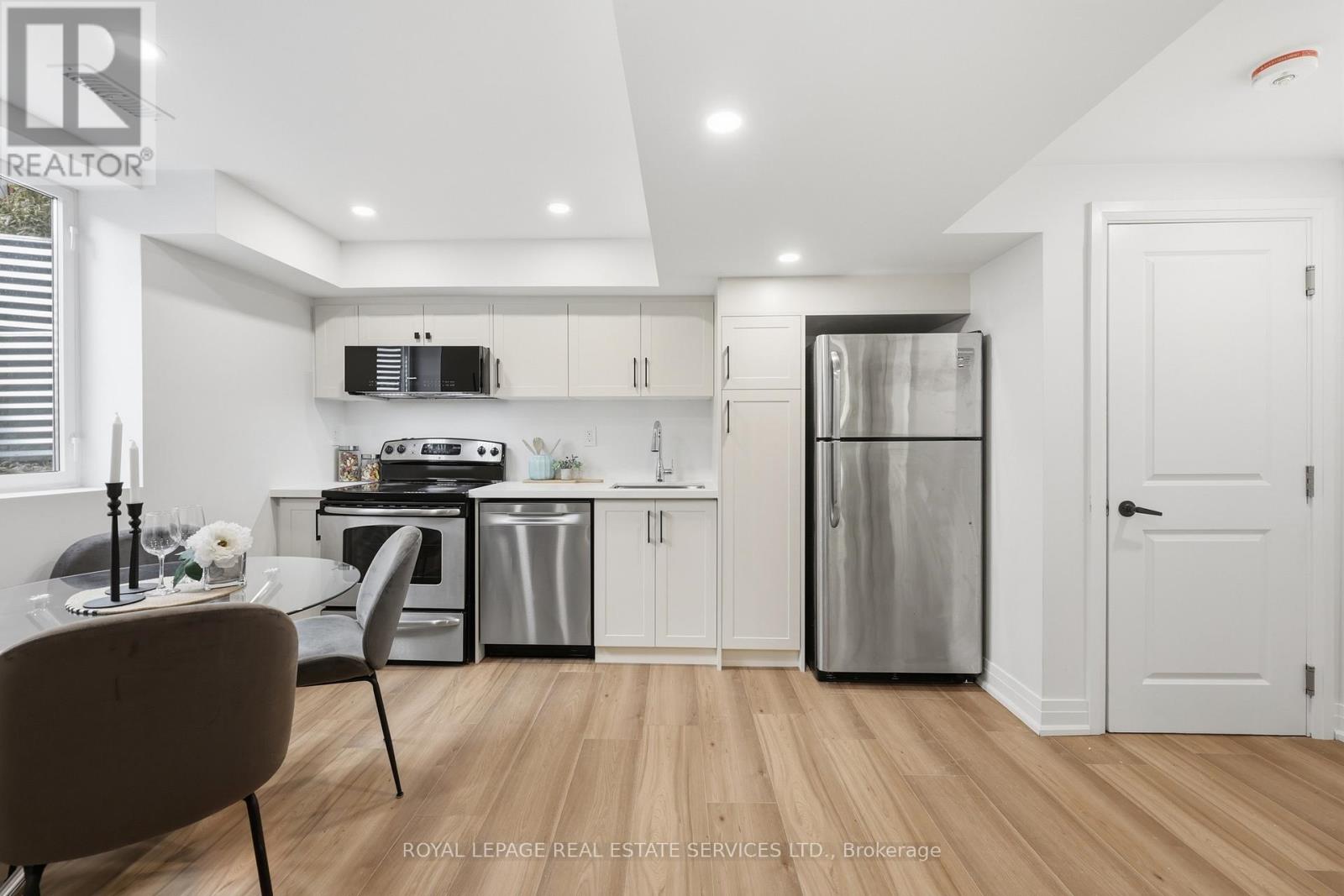 1332 Quinpool Court, Mississauga, Ontario  L5C 4J3 - Photo 37 - W12920398