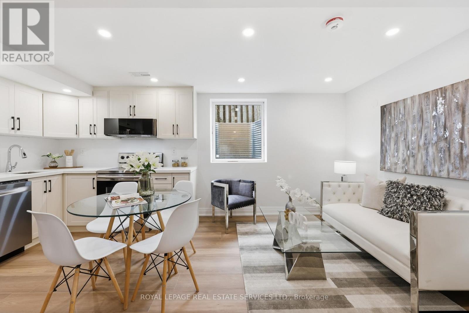 1332 Quinpool Court, Mississauga, Ontario  L5C 4J3 - Photo 32 - W12920398