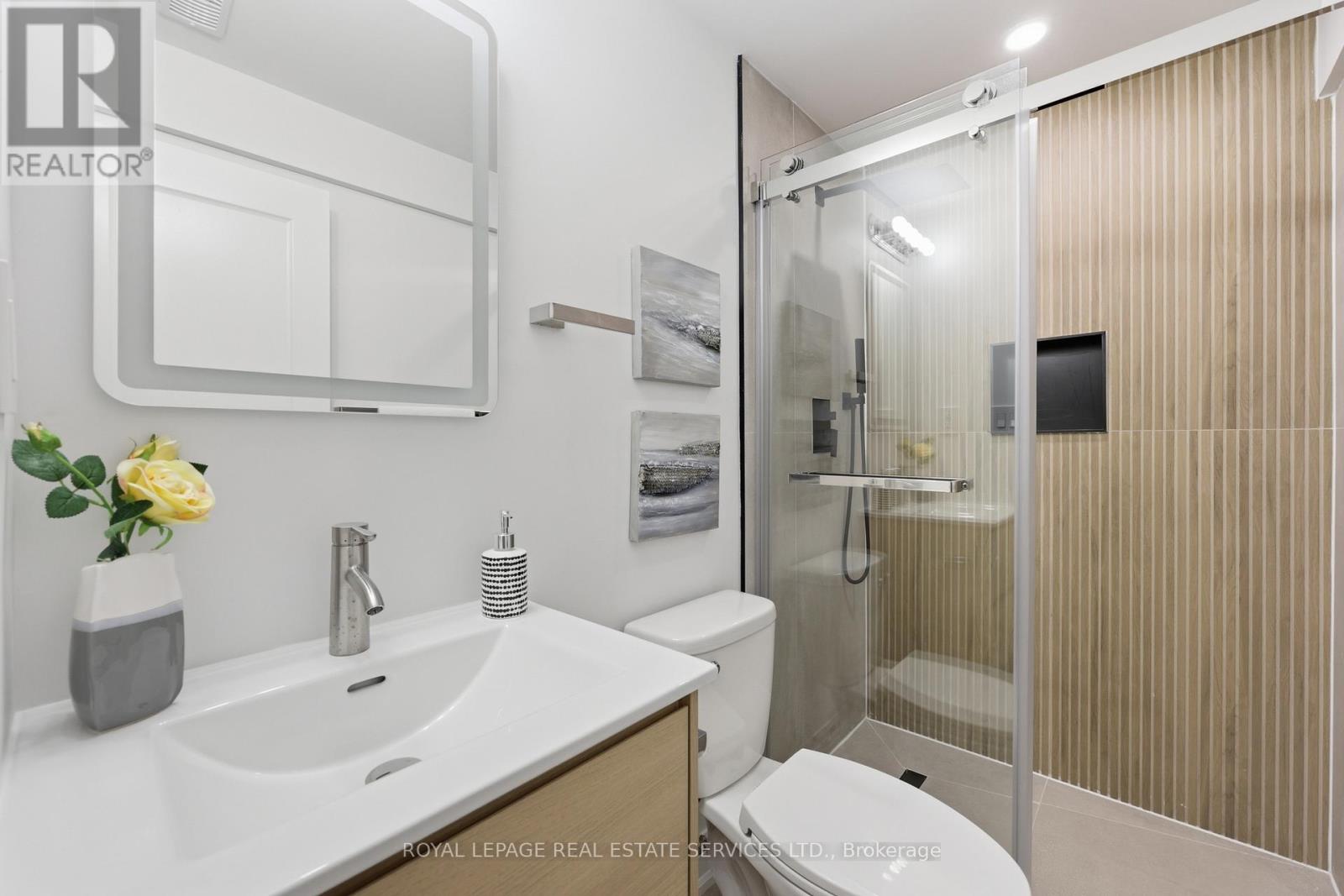 1332 Quinpool Court, Mississauga, Ontario  L5C 4J3 - Photo 40 - W12920398