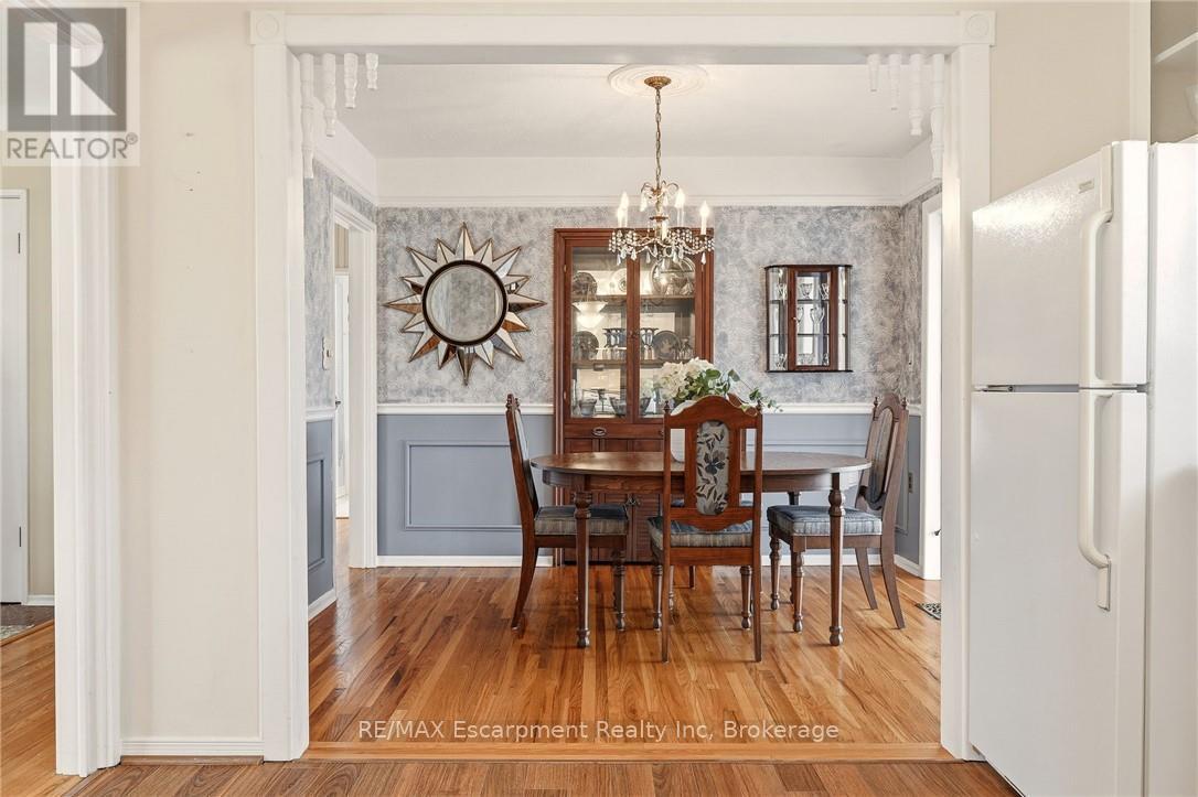 252 Hammersmith Court, Burlington, Ontario  L7L 4N7 - Photo 16 - W12921438