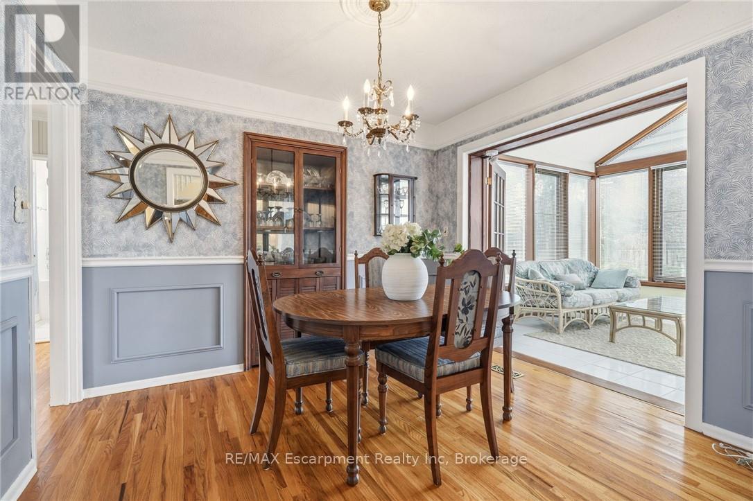 252 Hammersmith Court, Burlington, Ontario  L7L 4N7 - Photo 17 - W12921438