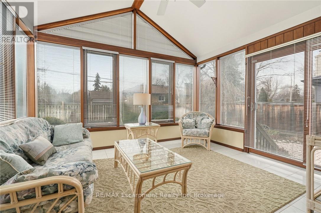 252 Hammersmith Court, Burlington, Ontario  L7L 4N7 - Photo 21 - W12921438