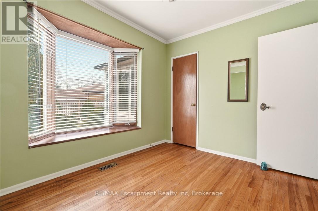 252 Hammersmith Court, Burlington, Ontario  L7L 4N7 - Photo 26 - W12921438