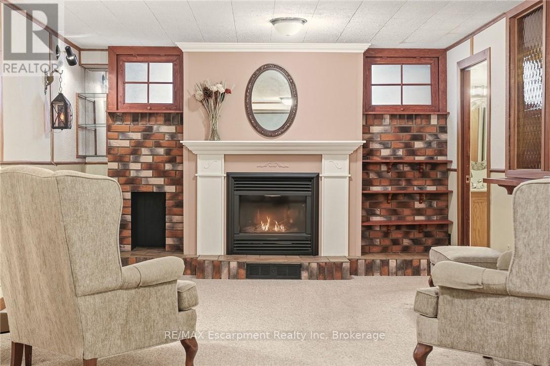 252 Hammersmith Court, Burlington, Ontario  L7L 4N7 - Photo 30 - W12921438