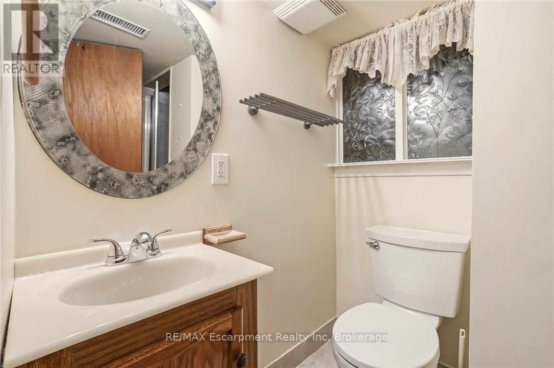 252 Hammersmith Court, Burlington, Ontario  L7L 4N7 - Photo 34 - W12921438