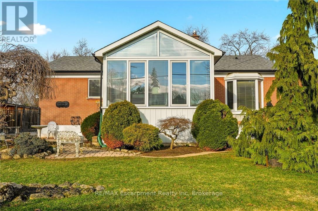 252 Hammersmith Court, Burlington, Ontario  L7L 4N7 - Photo 37 - W12921438