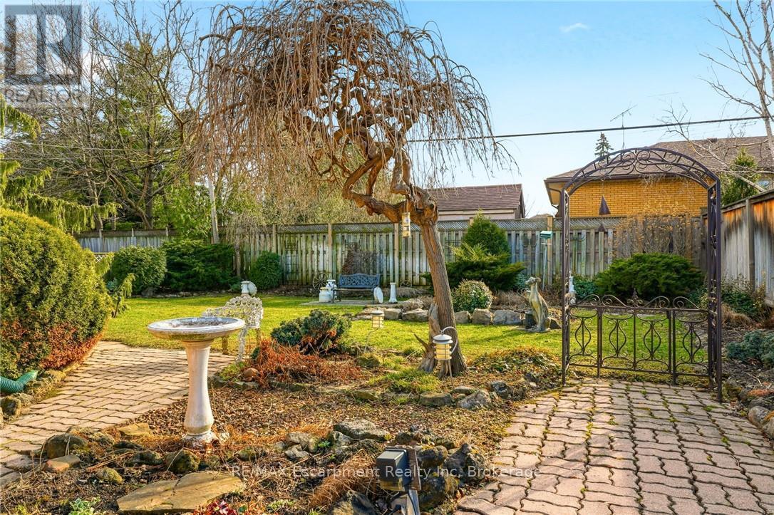 252 Hammersmith Court, Burlington, Ontario  L7L 4N7 - Photo 38 - W12921438