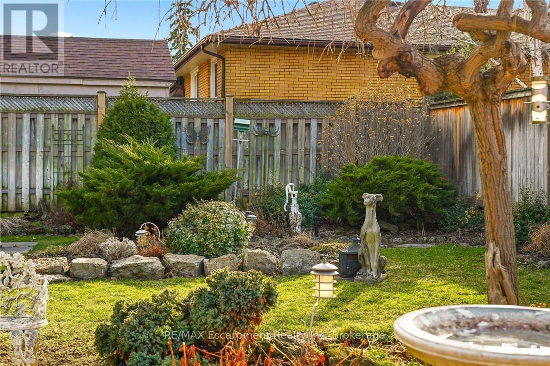 252 Hammersmith Court, Burlington, Ontario  L7L 4N7 - Photo 43 - W12921438