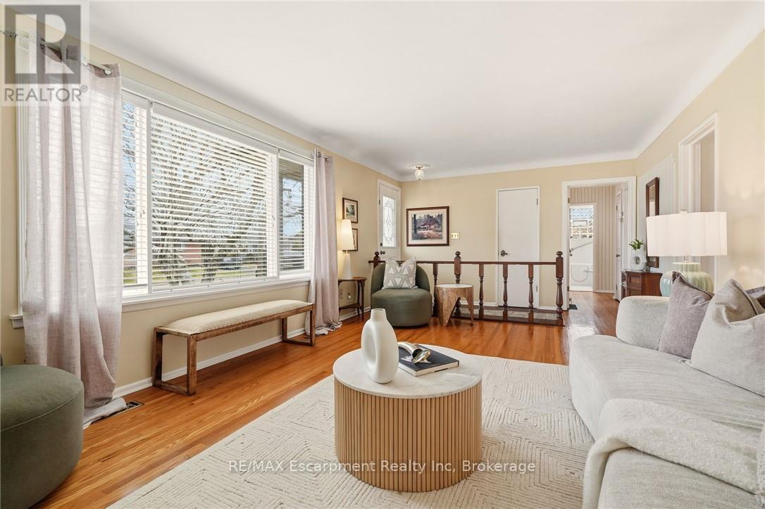 252 Hammersmith Court, Burlington, Ontario  L7L 4N7 - Photo 6 - W12921438