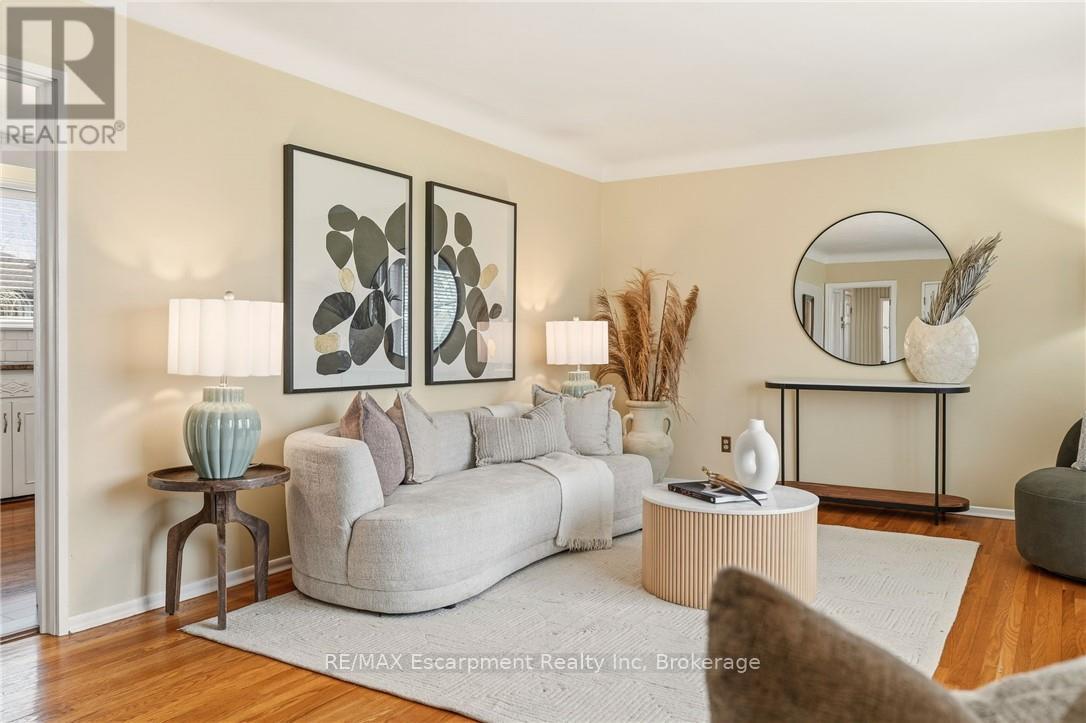 252 Hammersmith Court, Burlington, Ontario  L7L 4N7 - Photo 9 - W12921438