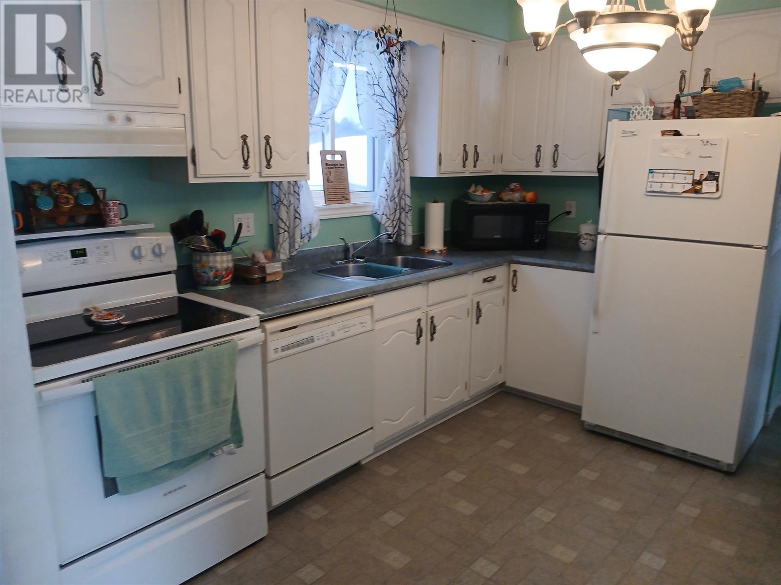 15b London Cres, Elliot Lake, Ontario  P5A 2P7 - Photo 2 - SM260540