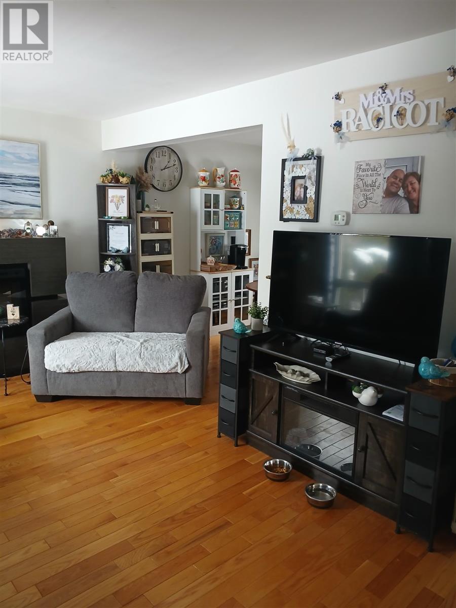 15b London Cres, Elliot Lake, Ontario  P5A 2P7 - Photo 6 - SM260540