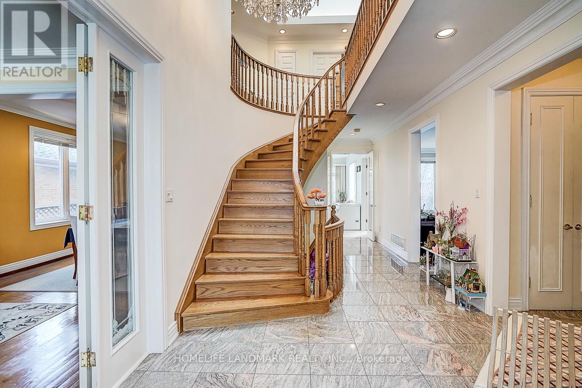 17 Averill Crescent, Toronto, Ontario  M2M 2A8 - Photo 9 - C12921344