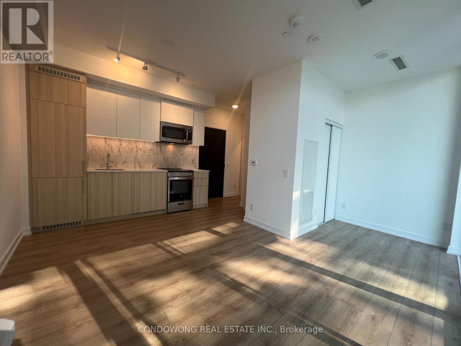 702 - 500 DUPONT STREET, Toronto, Ontario