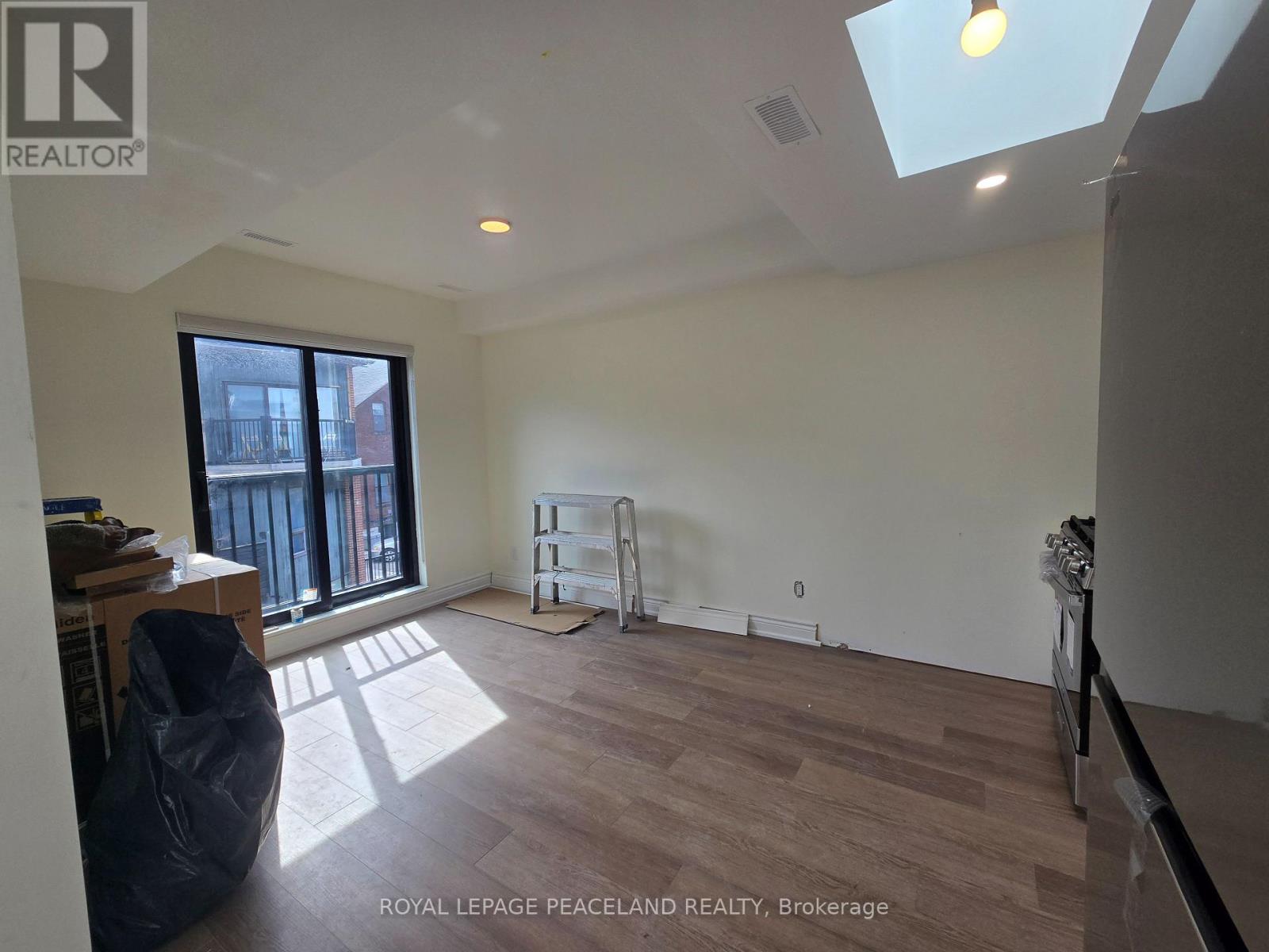 Lanewayhse 2nd Flr - 558 Spadina Crescent, Toronto, Ontario  M5S 2J9 - Photo 2 - C12921410