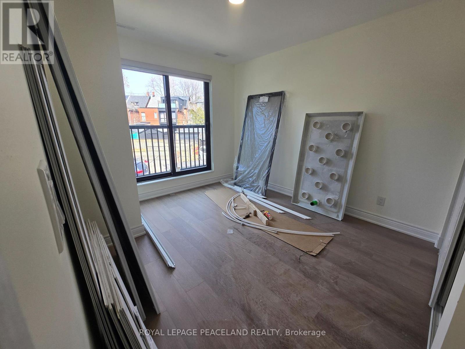 Lanewayhse 2nd Flr - 558 Spadina Crescent, Toronto, Ontario  M5S 2J9 - Photo 4 - C12921410