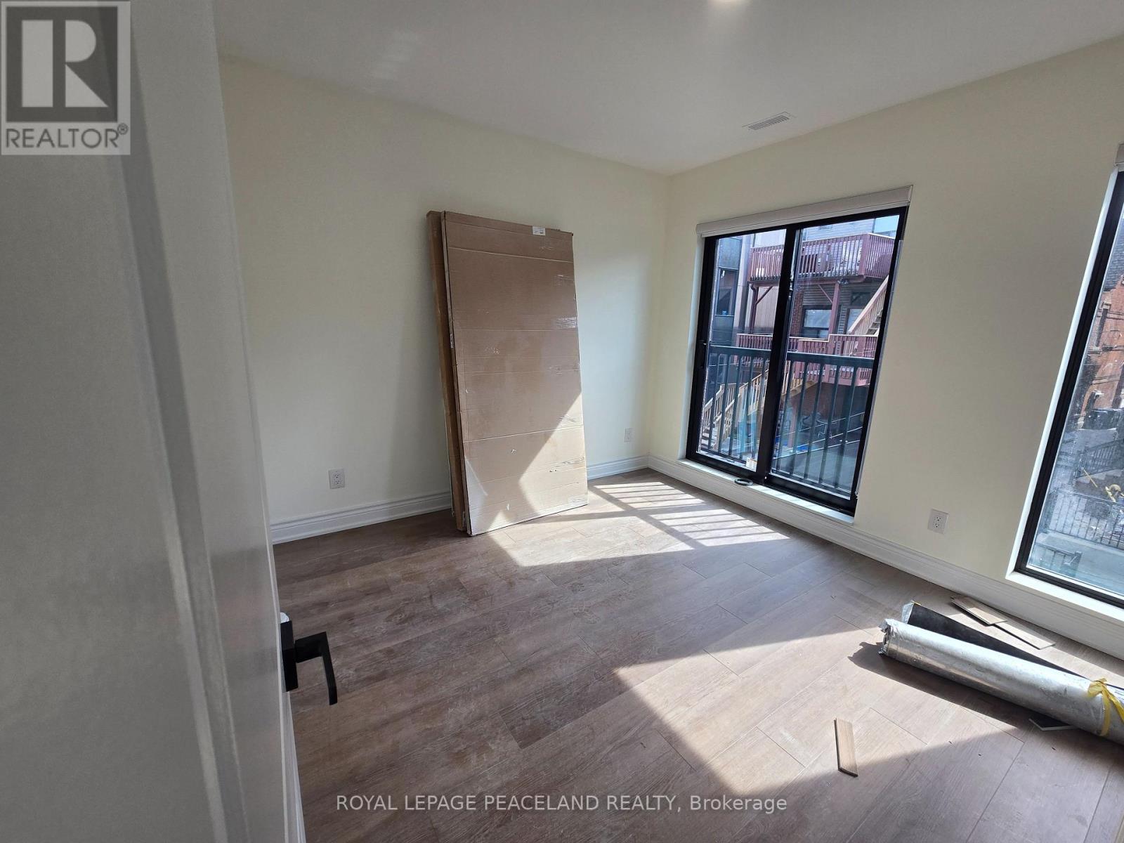 Lanewayhse 2nd Flr - 558 Spadina Crescent, Toronto, Ontario  M5S 2J9 - Photo 9 - C12921410