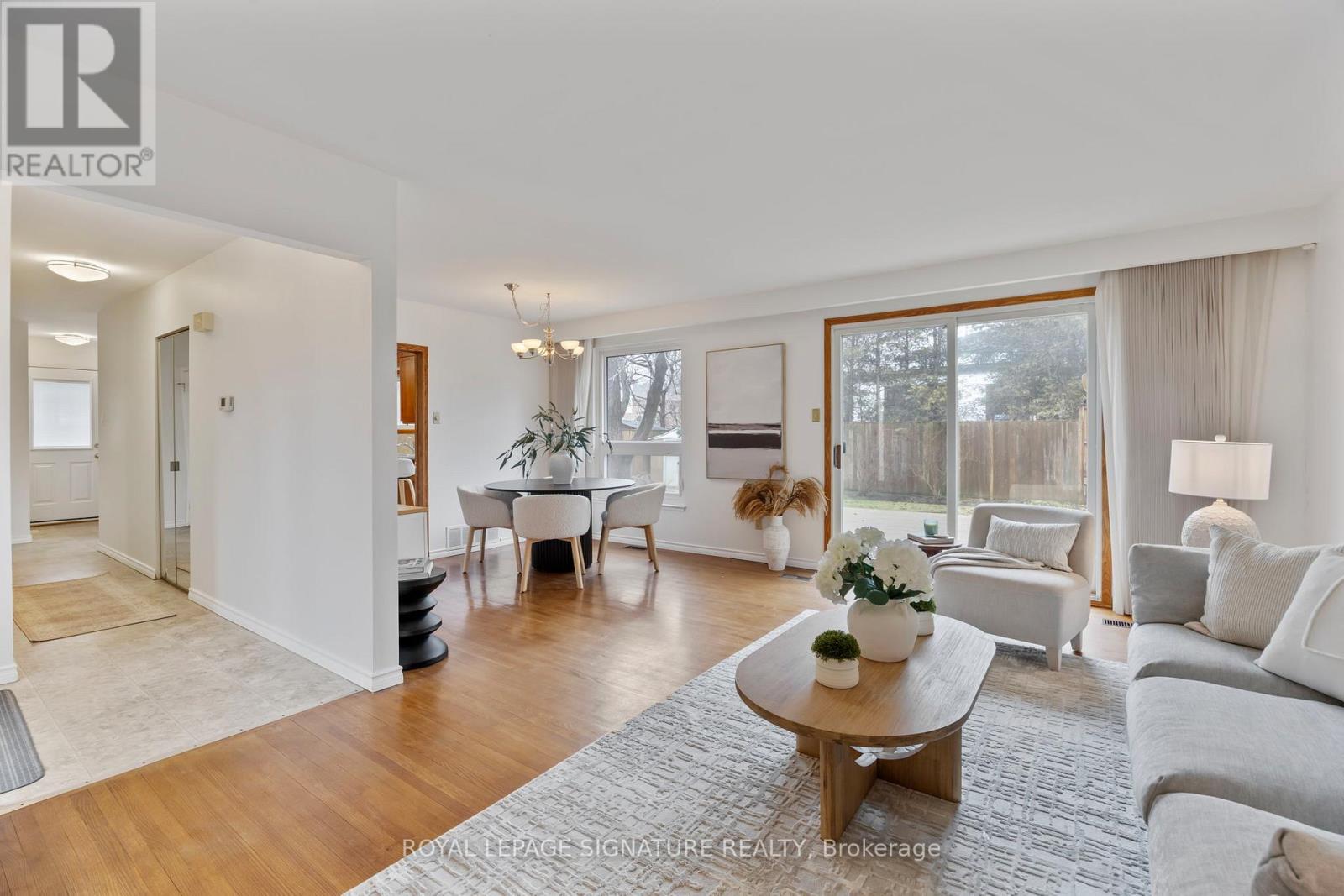 30 Bledlow Manor Drive, Toronto, Ontario  M1E 1B2 - Photo 5 - E12921436