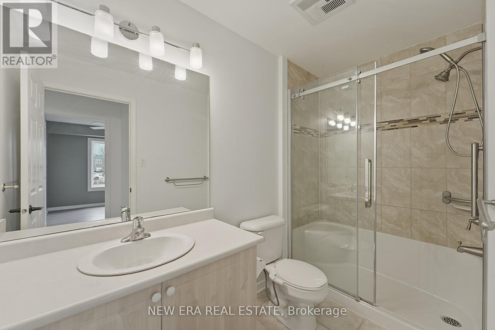 109 - 106 Aspen Springs Drive, Clarington, Ontario  L1C 5N3 - Photo 8 - E12921442