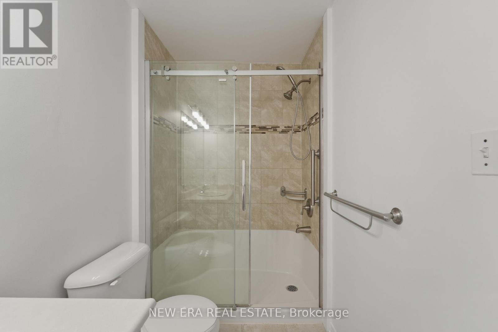 109 - 106 Aspen Springs Drive, Clarington, Ontario  L1C 5N3 - Photo 9 - E12921442