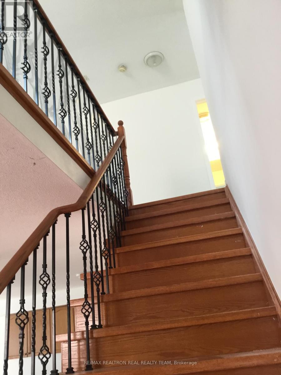 13 Turtledove Grove, Toronto, Ontario  M1X 2B2 - Photo 6 - E12921468