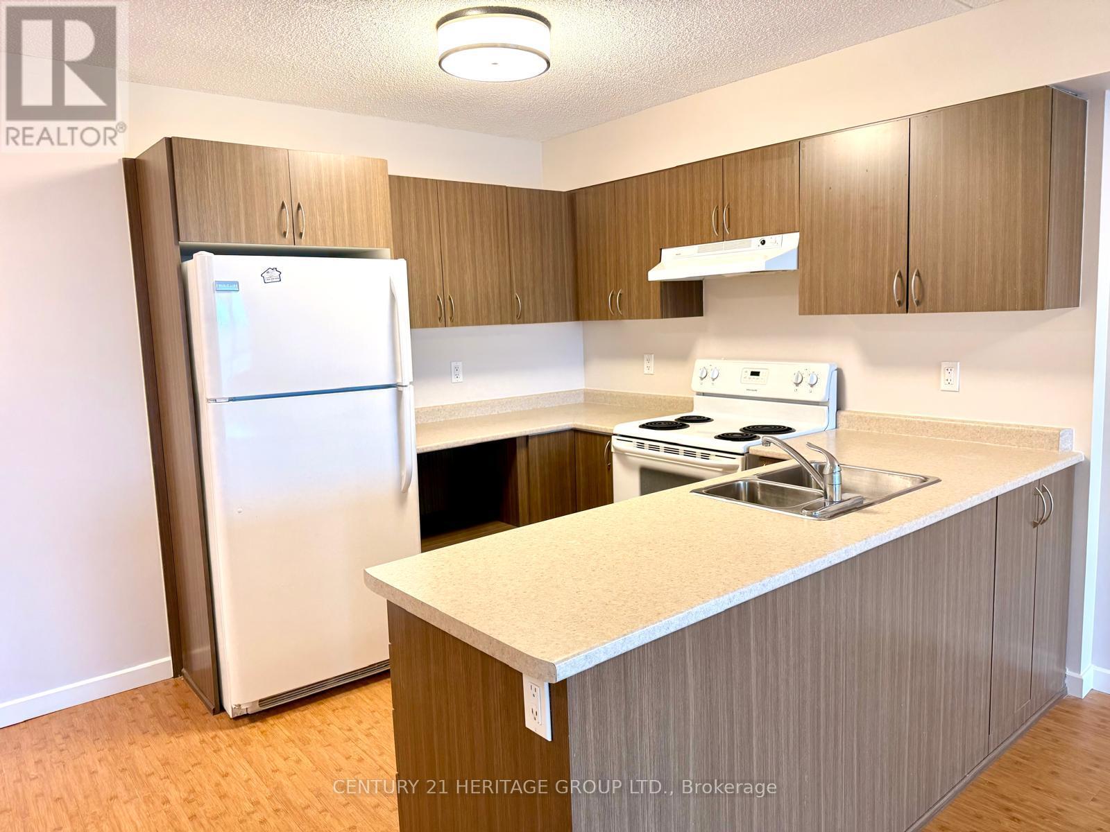 814 - 10415 Yonge Street, Richmond Hill, Ontario  L4C 0Z3 - Photo 12 - N12921364