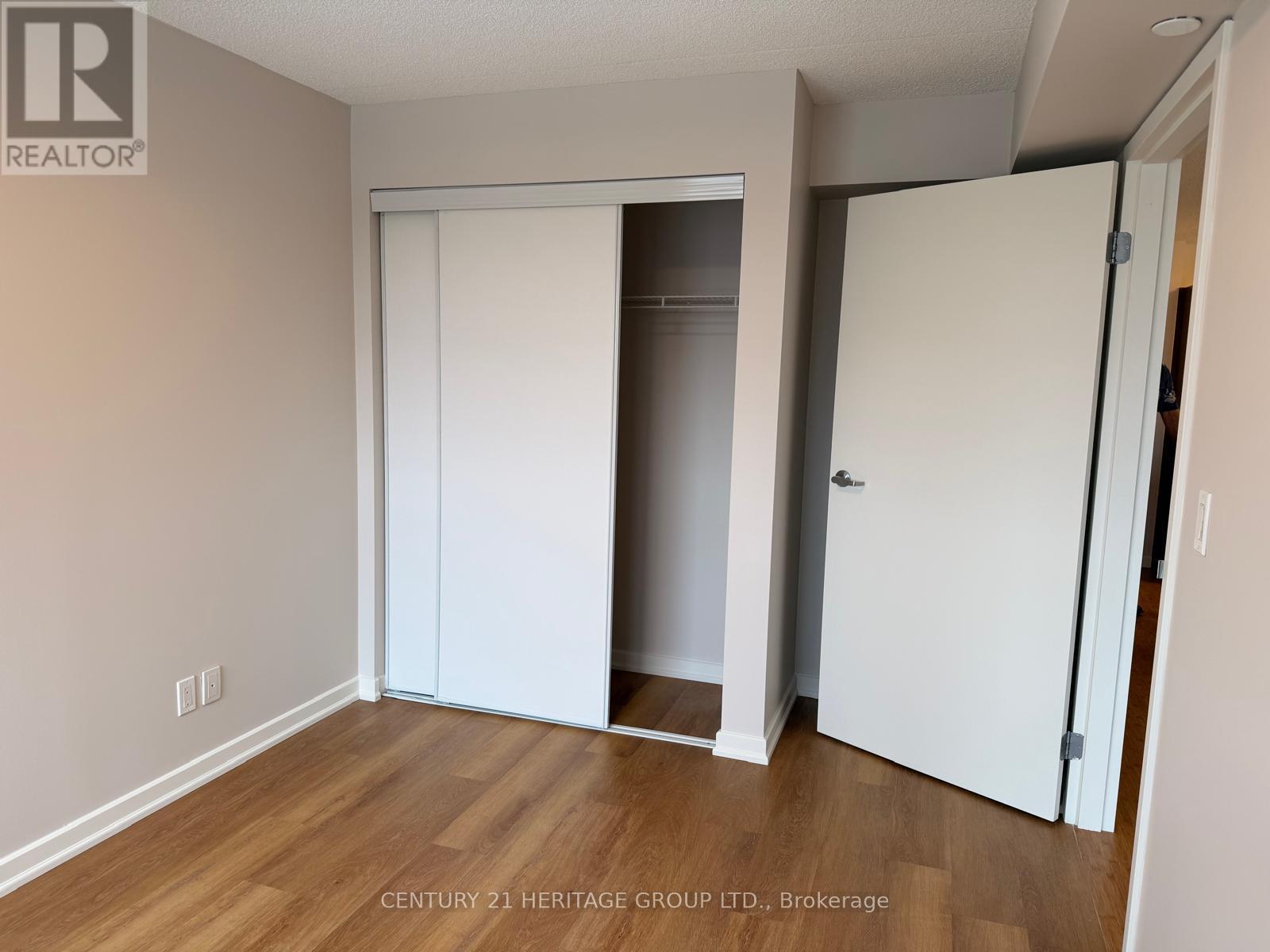 814 - 10415 Yonge Street, Richmond Hill, Ontario  L4C 0Z3 - Photo 9 - N12921364