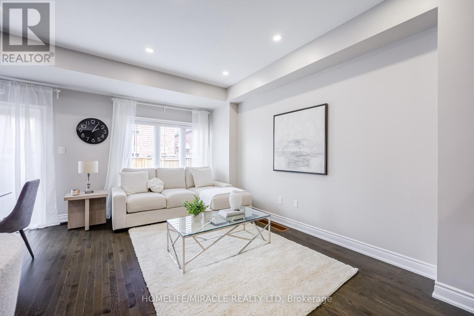 16 Arnold Crescent, New Tecumseth, Ontario  L6R 0T6 - Photo 10 - N12921372