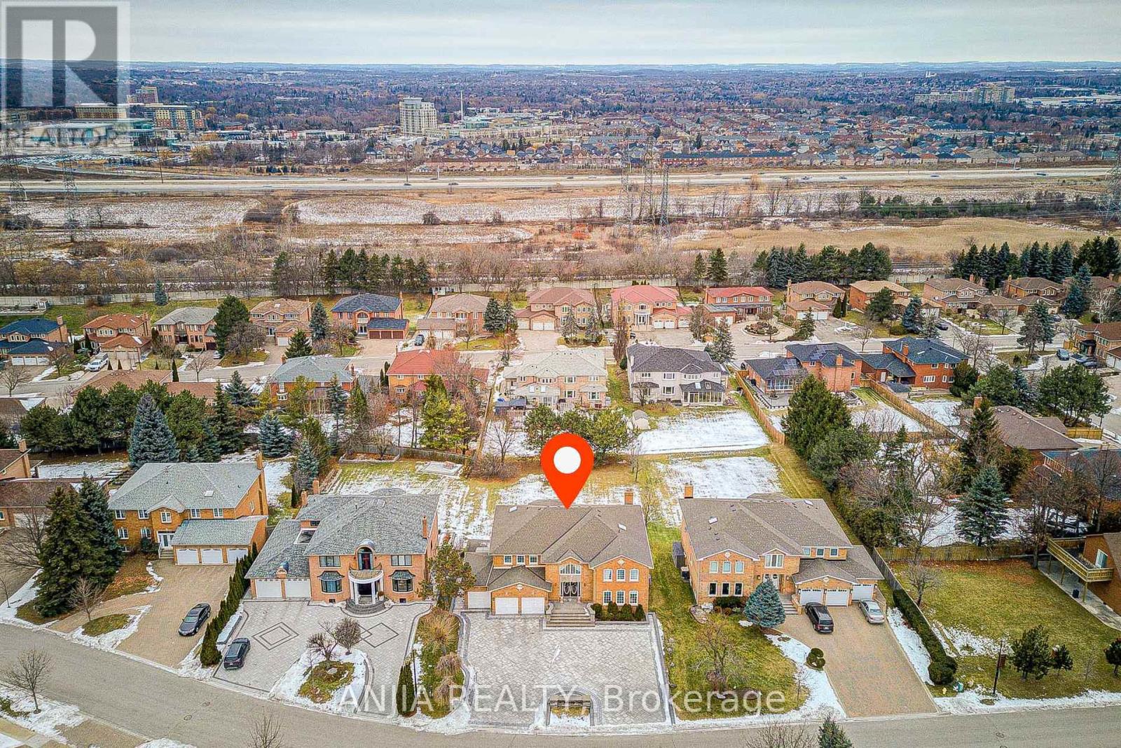 145 Beckenridge Drive, Markham, Ontario  L3S 2T9 - Photo 4 - N12921382