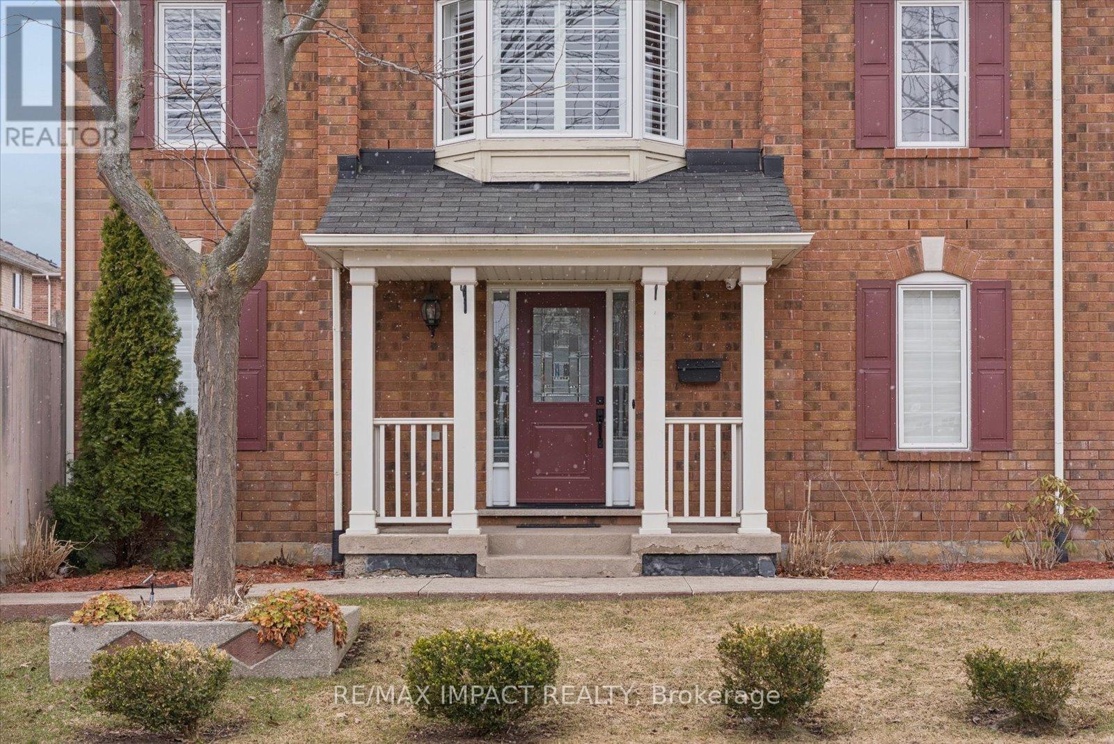 21 Decker Hollow Circle, Brampton, Ontario  L6X 0K9 - Photo 3 - W12918092