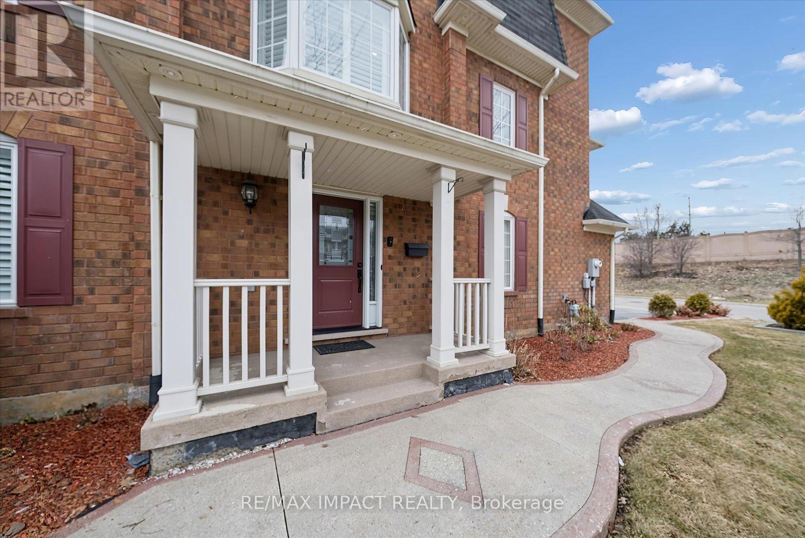 21 Decker Hollow Circle, Brampton, Ontario  L6X 0K9 - Photo 4 - W12918092