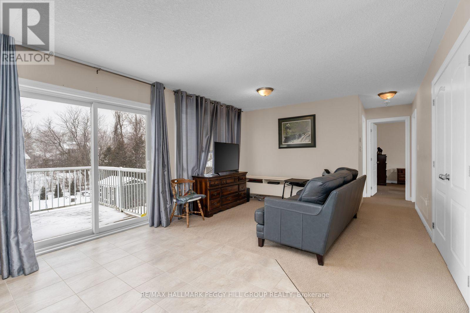 25 Bay Street, Tay (Victoria Harbour), Ontario  L0K 2A0 - Photo 5 - S12921274