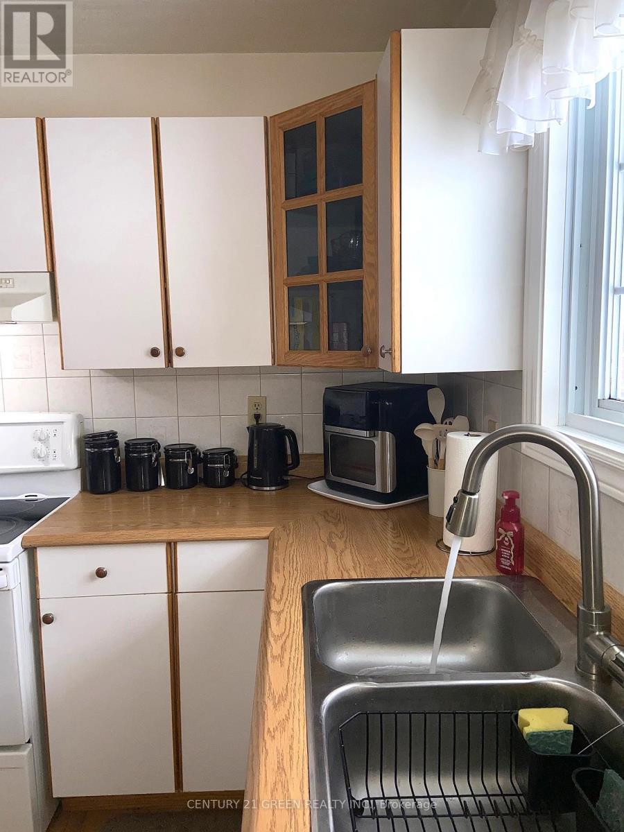 9 Fitz Avenue, South River, Ontario  P0A 1X0 - Photo 5 - X12883662