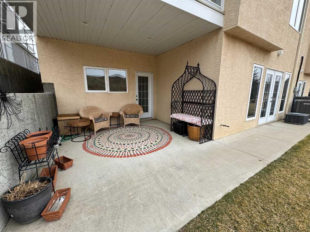 2, 373 Canyon Boulevard W, Lethbridge, Alberta  T1K 6V2 - Photo 2 - A2296448