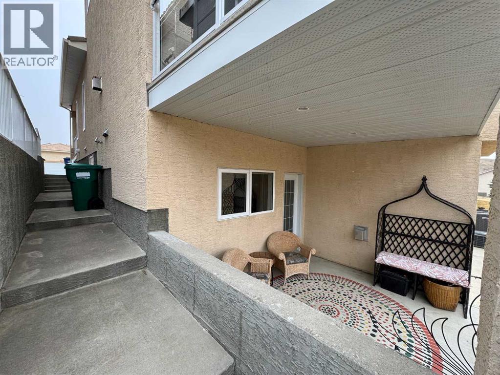 2, 373 Canyon Boulevard W, Lethbridge, Alberta  T1K 6V2 - Photo 3 - A2296448