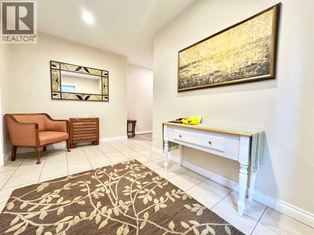 2, 373 Canyon Boulevard W, Lethbridge, Alberta  T1K 6V2 - Photo 5 - A2296448