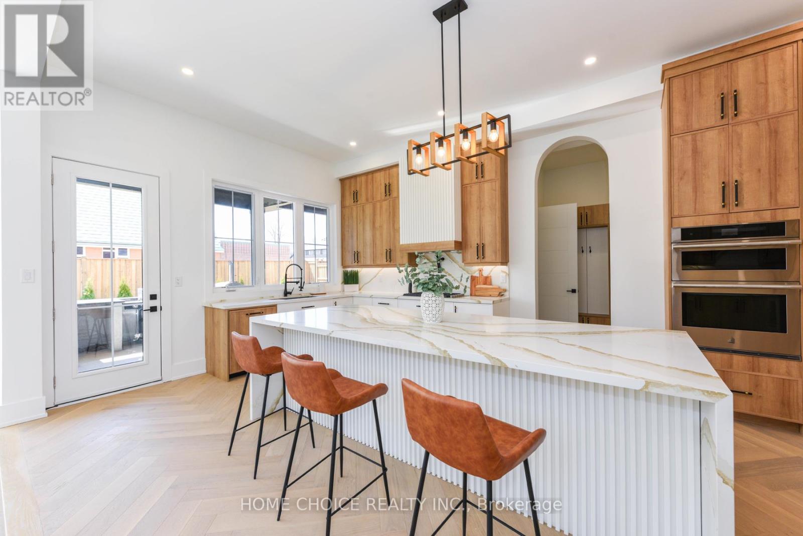 302 Tuck Drive, Burlington, Ontario  L7L 2R3 - Photo 17 - W12807352