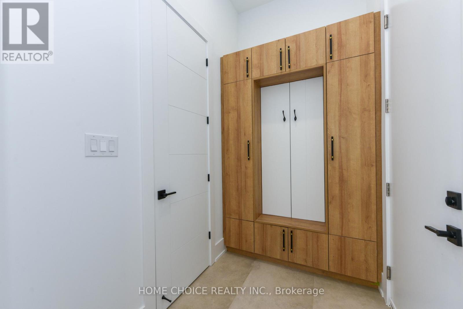 302 Tuck Drive, Burlington, Ontario  L7L 2R3 - Photo 22 - W12807352