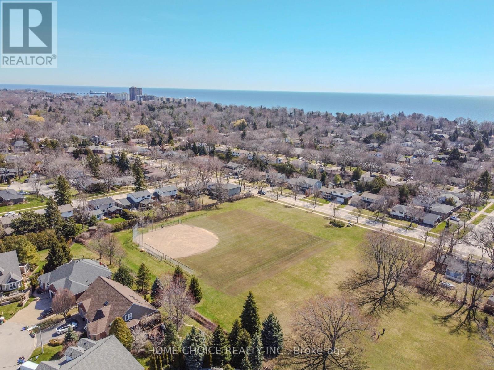 302 Tuck Drive, Burlington, Ontario  L7L 2R3 - Photo 5 - W12807352