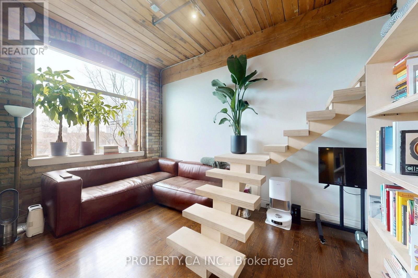 210 - 24 Noble Street, Toronto, Ontario  M6K 2C8 - Photo 4 - W12921260