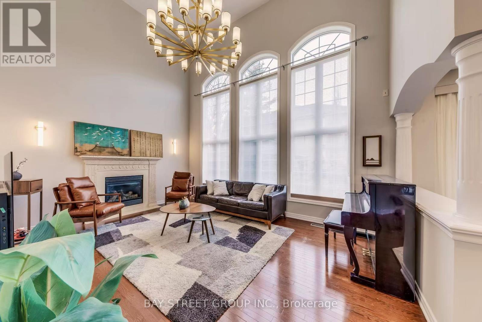 1087 Kestell Boulevard, Oakville, Ontario  L6H 7M5 - Photo 15 - W12921266