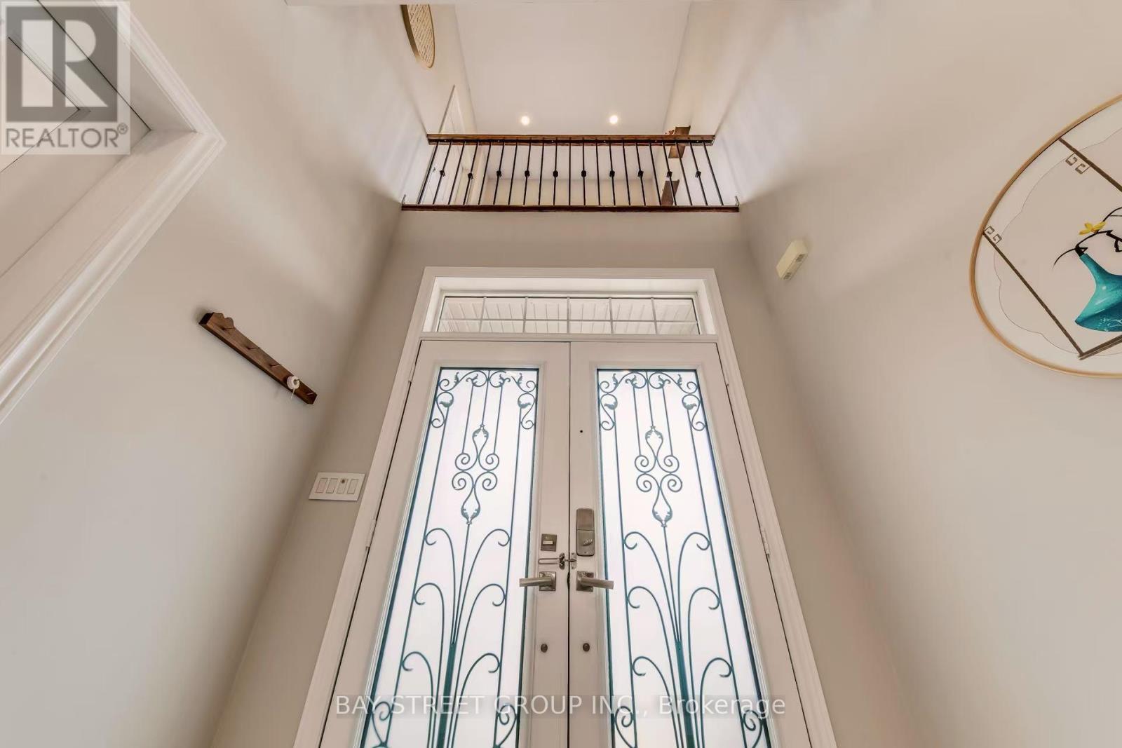 1087 Kestell Boulevard, Oakville, Ontario  L6H 7M5 - Photo 5 - W12921266