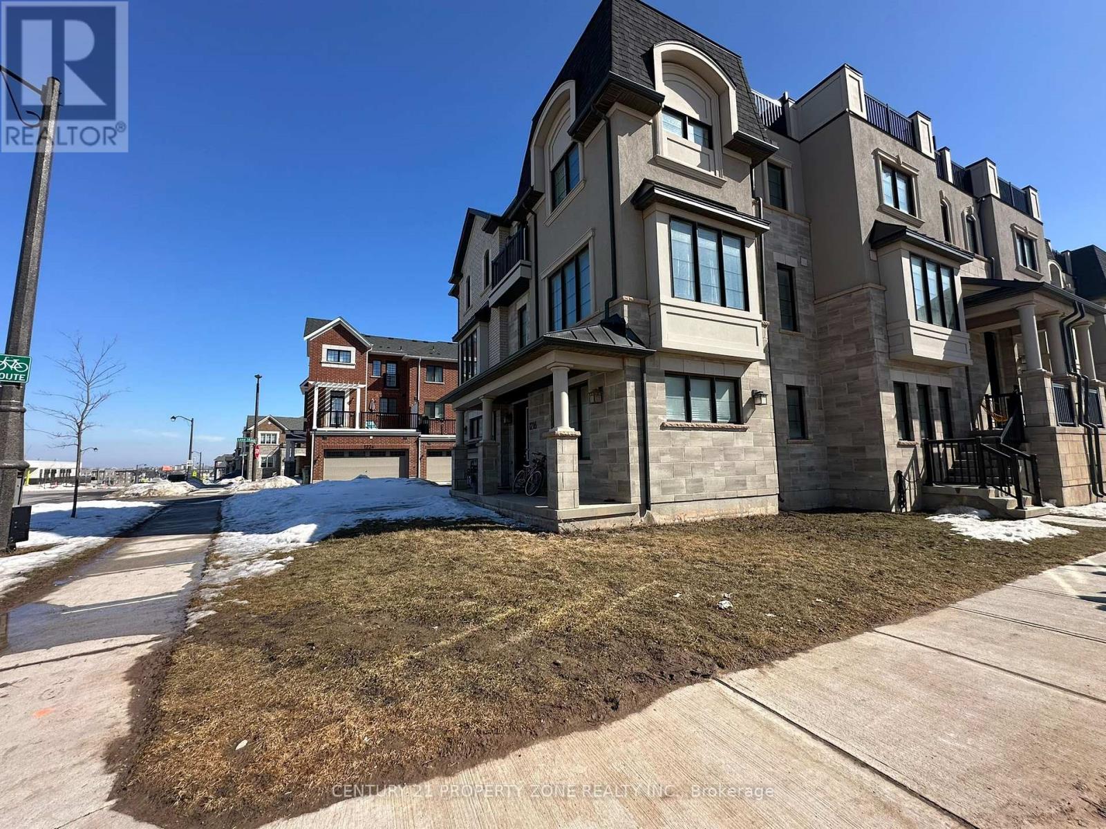 1216 Wheat Boom Drive, Oakville, Ontario  L6H 7W4 - Photo 2 - W12921270