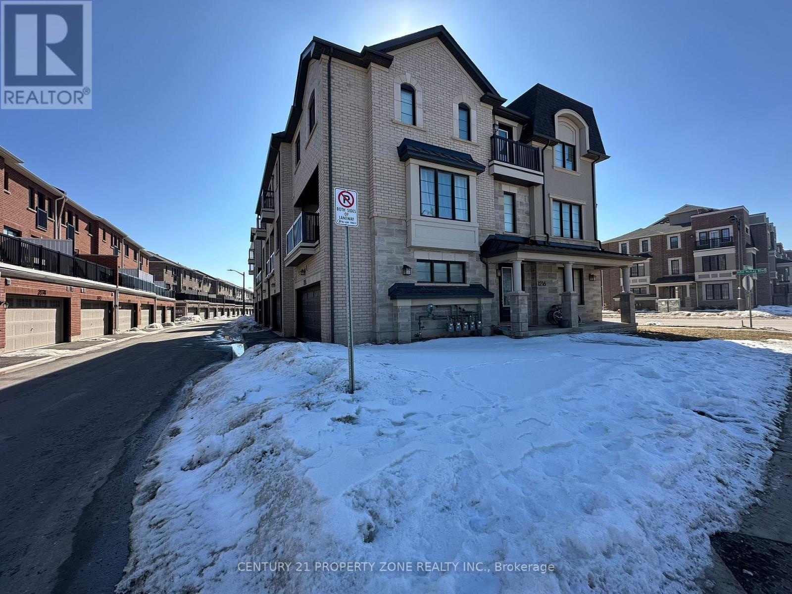 1216 Wheat Boom Drive, Oakville, Ontario  L6H 7W4 - Photo 3 - W12921270