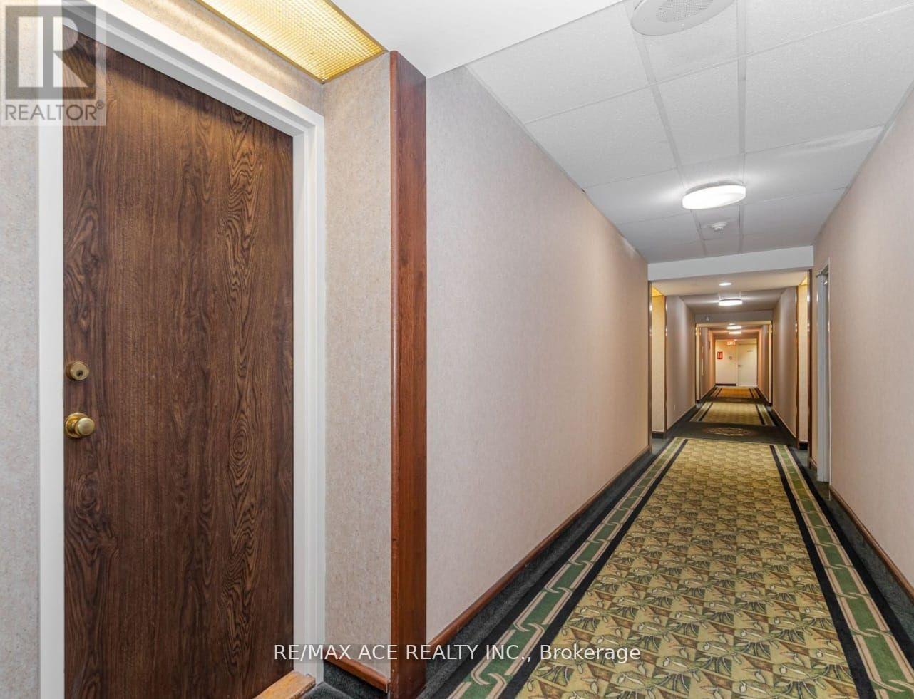 1001 - 26 Hanover Road, Brampton, Ontario  L6S 4T2 - Photo 3 - W12921286