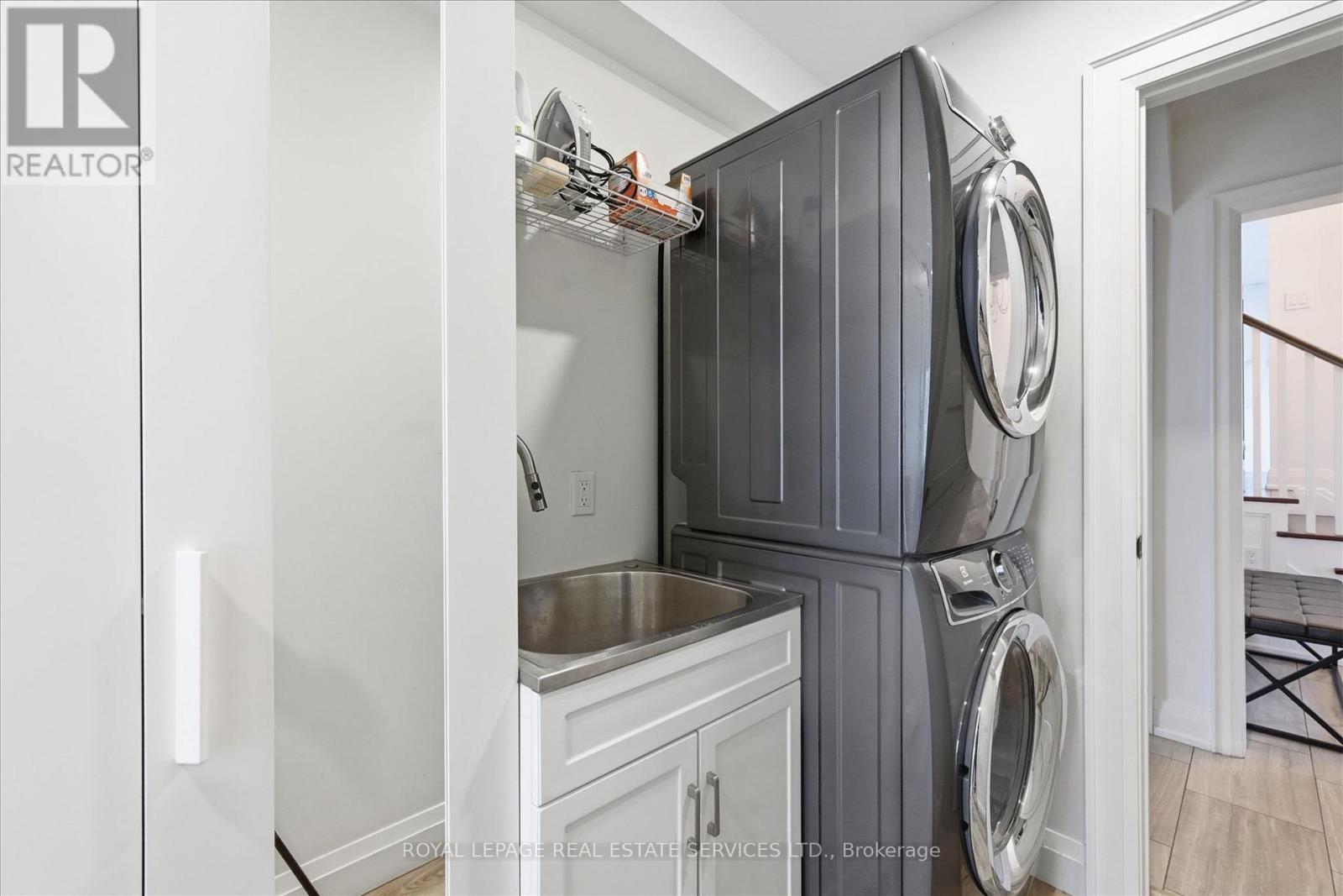 2154 Hixon Street, Oakville, Ontario  L6L 1T4 - Photo 7 - W12921298